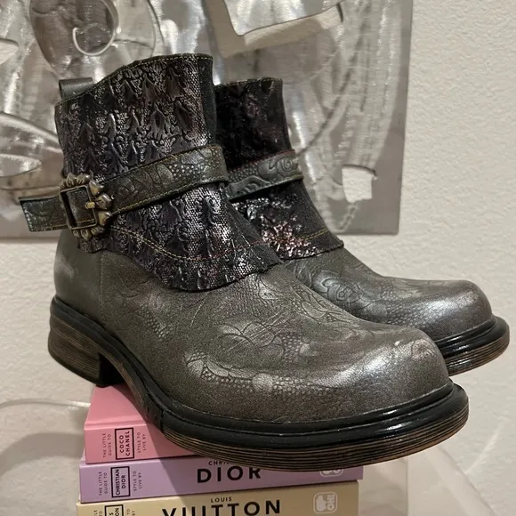 SOFFIA- Meteorite Floral Embossed Leather Chelsea Boot- Size 39