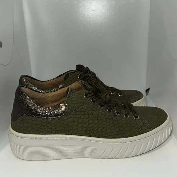 Sofft Parkyn Platform Snakeskin Print Leather Sneakers Women’s 8 Olive Green