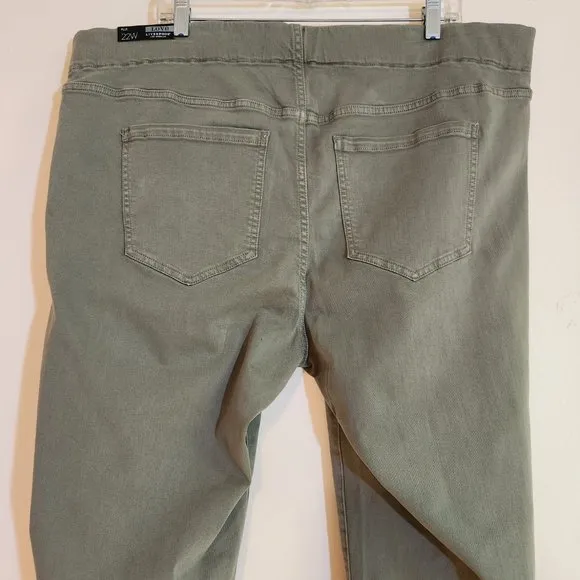 Soft Olive Sage Color Liverpool Pull On Stretch Cropped  22W