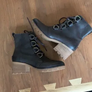 Sorel Cate Combat  Ankle Boots 7.5