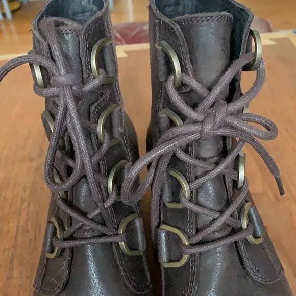 Sorel Cate Combat  Ankle Boots 7.5