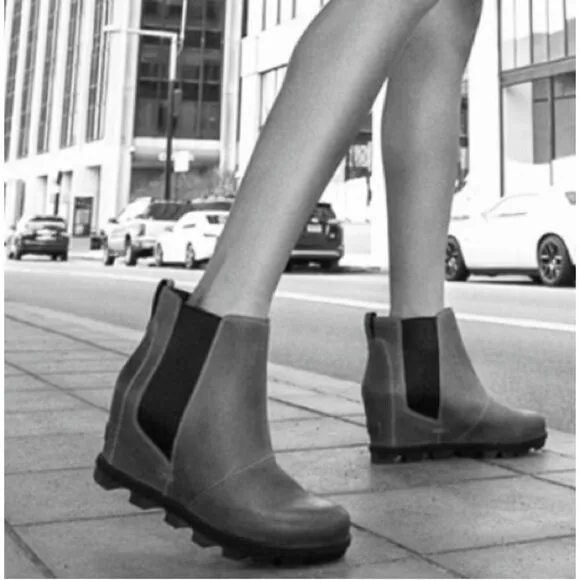Sorel Joan of Arctic boots Wedge Chelsea Ankle Bootie lug soles waterproof