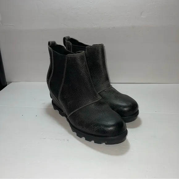 Sorel Joan of Arctic Chelsea Wedge Boots Size 9