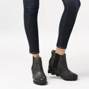 Sorel Joan of Arctic Chelsea Wedge Boots Size 9