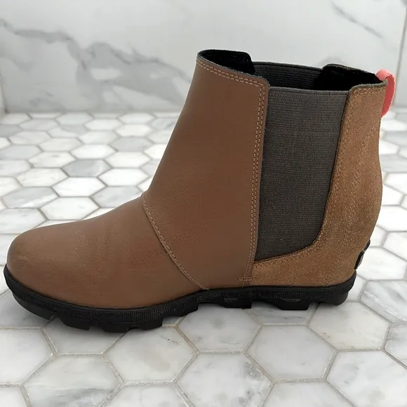 SOREL JOAN OF ARCTIC II WEDGE Chelsea Booties Boots In Camel Brown Girls 5