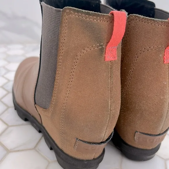 SOREL JOAN OF ARCTIC II WEDGE Chelsea Booties Boots In Camel Brown Girls 5