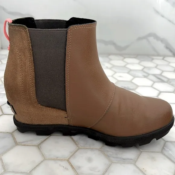 SOREL JOAN OF ARCTIC II WEDGE Chelsea Booties Boots In Camel Brown Girls 5