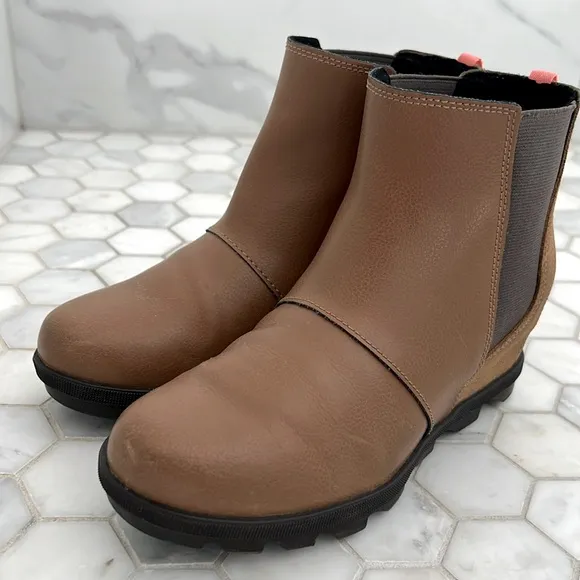SOREL JOAN OF ARCTIC II WEDGE Chelsea Booties Boots In Camel Brown Girls 5