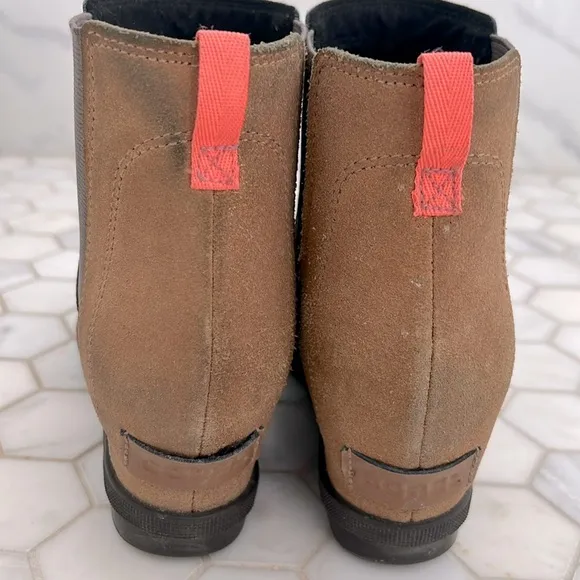 SOREL JOAN OF ARCTIC II WEDGE Chelsea Booties Boots In Camel Brown Girls 5