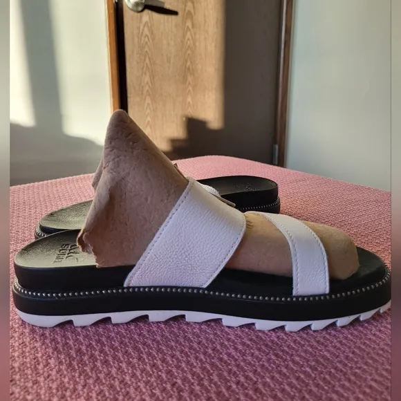 Sorel White Black Roaming Two Strap Slide Sandals Women's Size 7