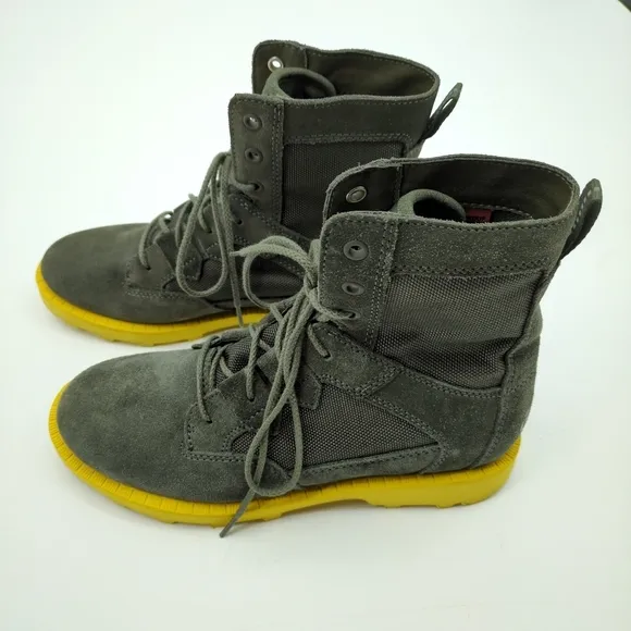 Sorel Women's Caribou OTM Waterproof Boots Alpine Tundra Combat Grey Yellow 8.5