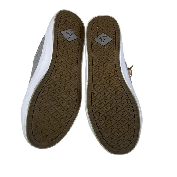 Sperry Classic Low Top Metallic Crest Vibe Sneakers