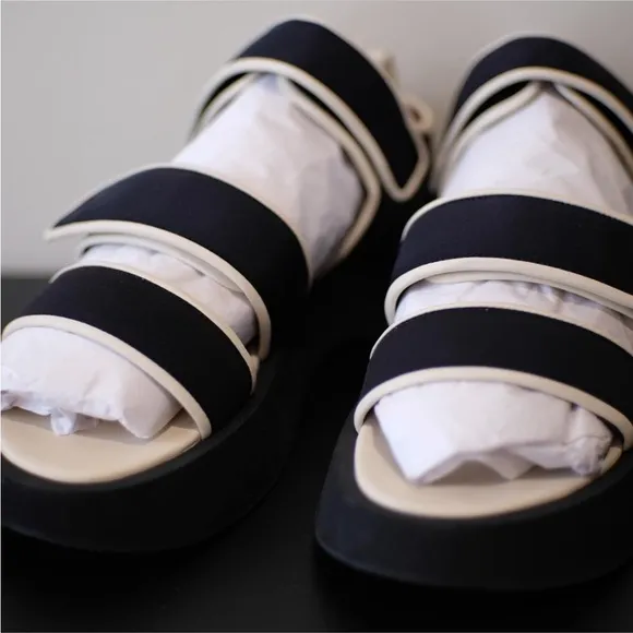 ✨STAUD✨ Black White Contrast Pipiing 1&quot; Platform Ankle Strap Wedge Sandals