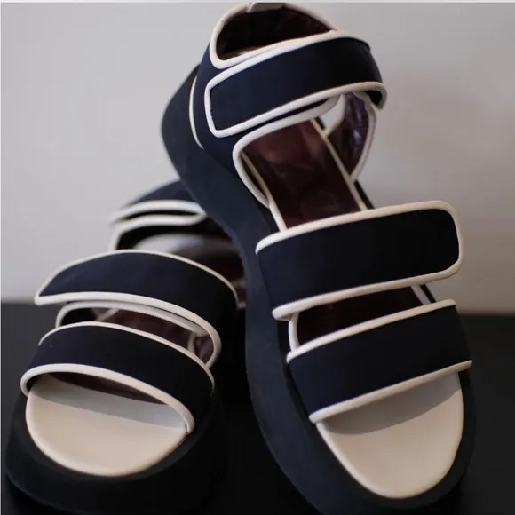 ✨STAUD✨ Black White Contrast Pipiing 1&quot; Platform Ankle Strap Wedge Sandals