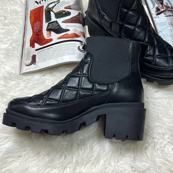 Steve Madden Adrian Black Pull On Rounded Close Toe Platform Chelsea Ankle Boots