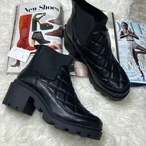 Steve Madden Adrian Black Pull On Rounded Close Toe Platform Chelsea Ankle Boots