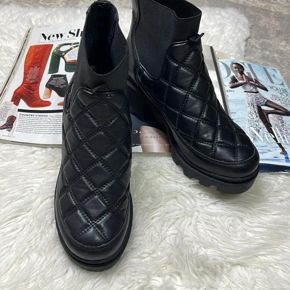 Steve Madden Adrian Black Pull On Rounded Close Toe Platform Chelsea Ankle Boots