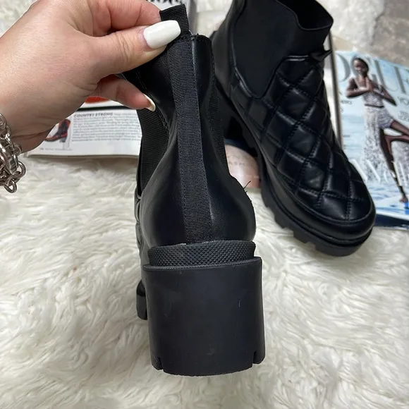 Steve Madden Adrian Black Pull On Rounded Close Toe Platform Chelsea Ankle Boots