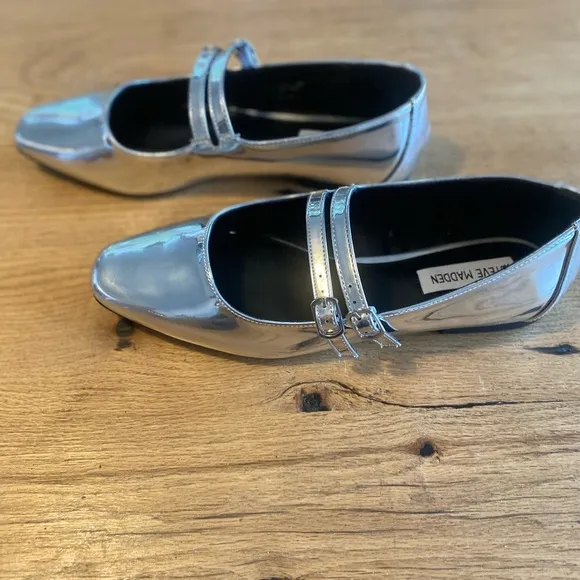 Steve Madden Benson Silver Metallic Almond Toe Mary Jane Flats Women’s 9 NWT