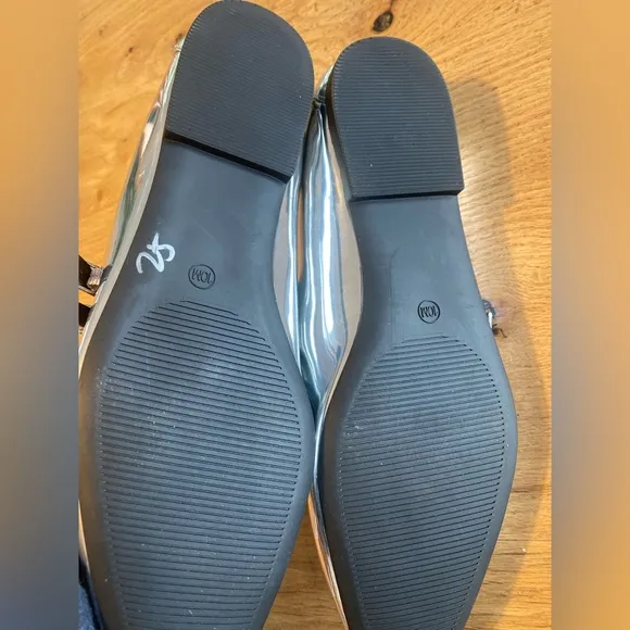 Steve Madden Benson Silver Metallic Almond Toe Mary Jane Flats Women’s 9 NWT