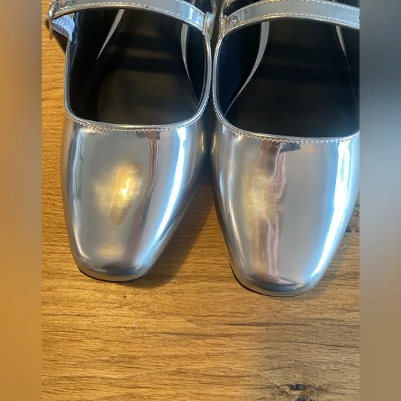 Steve Madden Benson Silver Metallic Almond Toe Mary Jane Flats Women’s 9 NWT