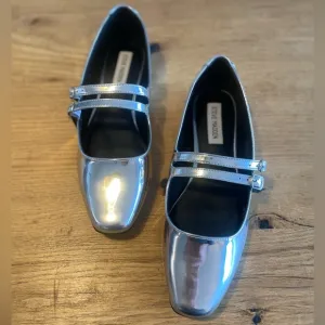 Steve Madden Benson Silver Metallic Almond Toe Mary Jane Flats Women’s 9 NWT