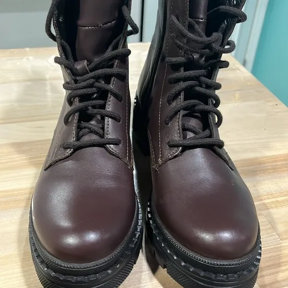 Steve Madden boots leather Jamisyn Lace-Up combat boots brown women’s 9.5