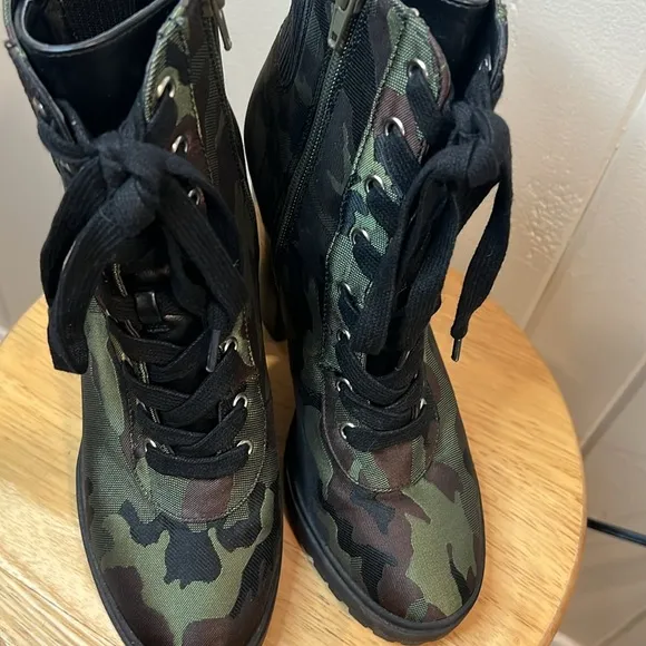 Steve Madden Camouflaged Combat Boots.