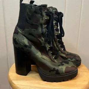 Steve Madden Camouflaged Combat Boots.
