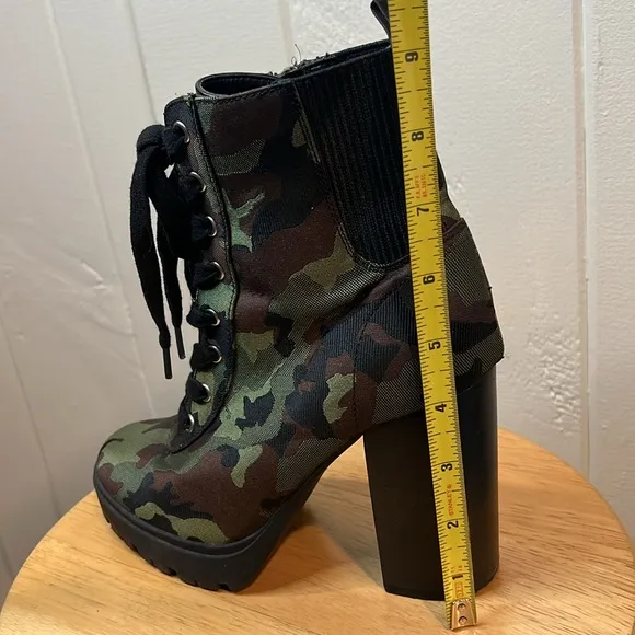 Steve Madden Camouflaged Combat Boots.