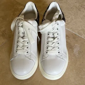 Steve Madden FROSTED 2  /FROS Genuine Leather White Sneakers