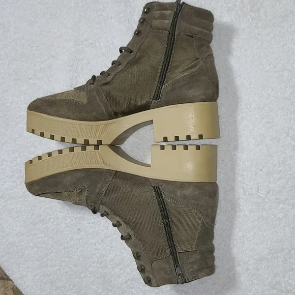Steve Madden Greater Hiker Olive Platform Combat Boots Size 11 Womens