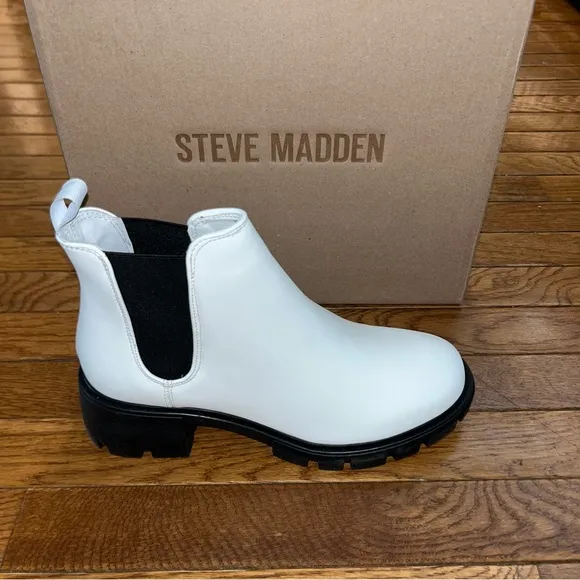 Steve Madden Howler Bootie White &amp; Black Chelsea Silhouette Women’s Size 9.5