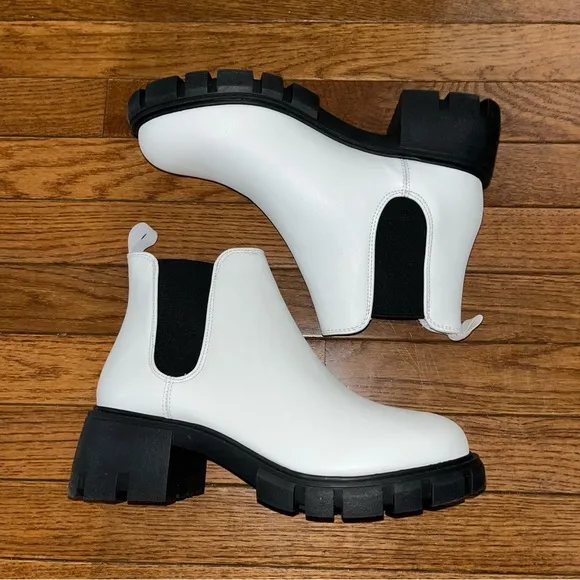 Steve Madden Howler Bootie White &amp; Black Chelsea Silhouette Women’s Size 9.5