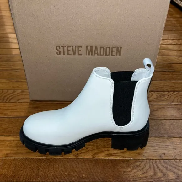 Steve Madden Howler Bootie White &amp; Black Chelsea Silhouette Women’s Size 9.5