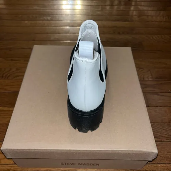 Steve Madden Howler Bootie White &amp; Black Chelsea Silhouette Women’s Size 9.5