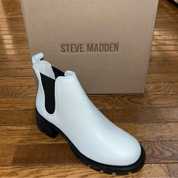 Steve Madden Howler Bootie White &amp; Black Chelsea Silhouette Women’s Size 9.5