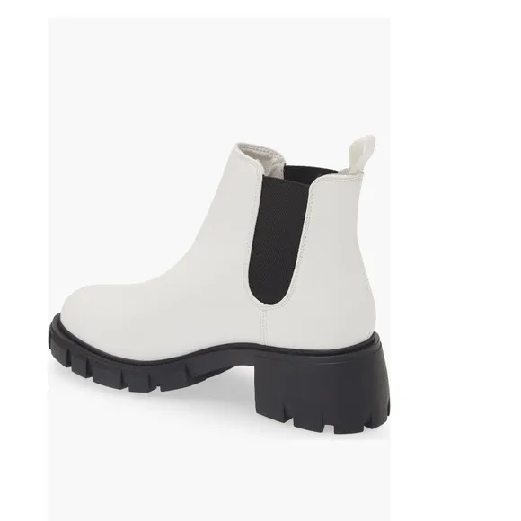 Steve Madden Howler Bootie White &amp; Black Chelsea Silhouette Women’s Size 9.5