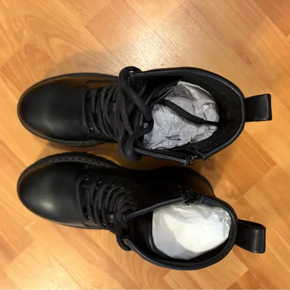 🌺Steve Madden Jr’s Bettyy1 Black Combat Boots Size 5 NEW