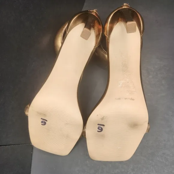 Steve Madden Partay sandals women's 6M golden puff padded ankle strap new $116