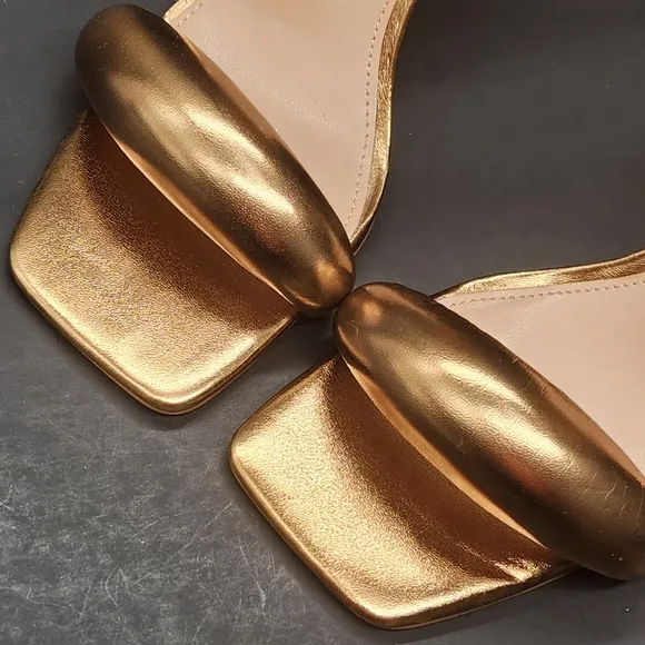 Steve Madden Partay sandals women's 6M golden puff padded ankle strap new $116