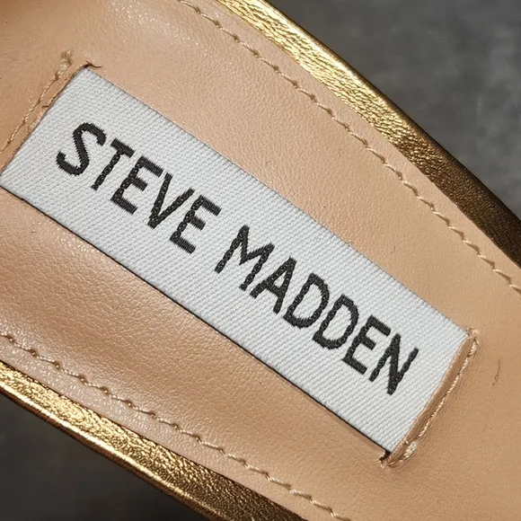 Steve Madden Partay sandals women's 6M golden puff padded ankle strap new $116