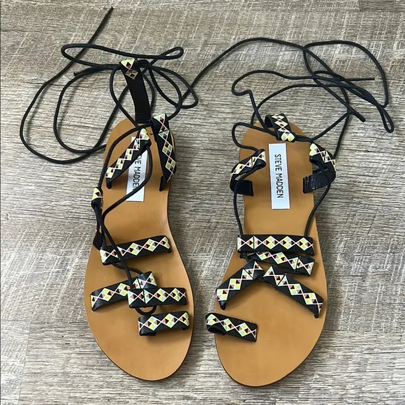 Steve Madden Reeta Black Leather Toe Loop Sandals Size 39 / 8.5