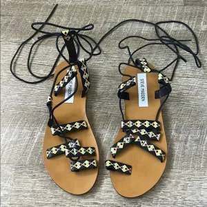 Steve Madden Reeta Black Leather Toe Loop Sandals Size 39 / 8.5