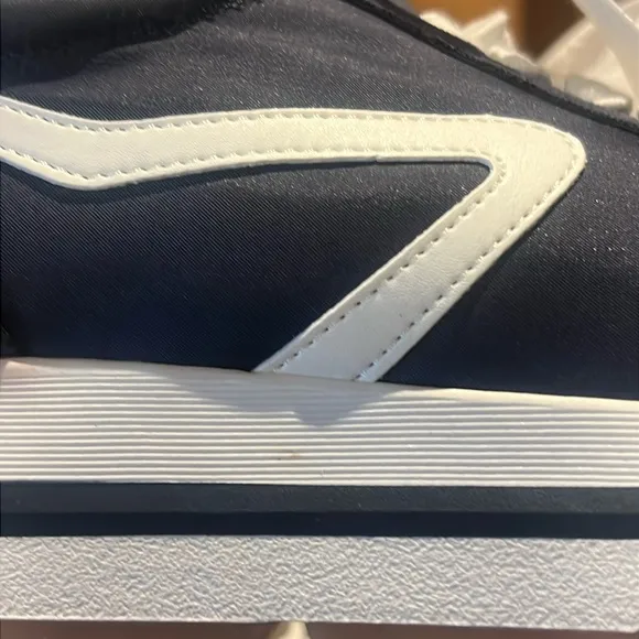 Steve Madden Rueben blue &amp; white platform sneakers – NWOT