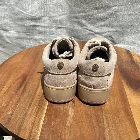 Steve Madden Women’s Bertie Platform Suede Fashion Sneakers Tan Size 9.5
