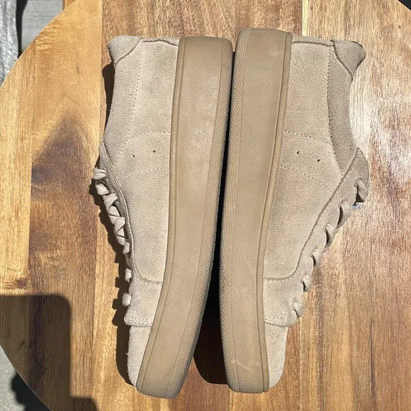 Steve Madden Women’s Bertie Platform Suede Fashion Sneakers Tan Size 9.5