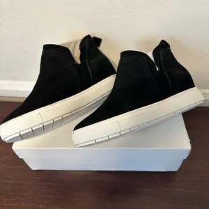 Steven Barker high top suede high top sneakers  size 6,5 in black new in box