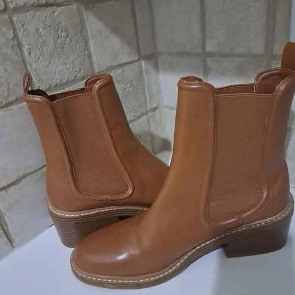 Steven Steve Madden Chelsea Boots Size 9.5