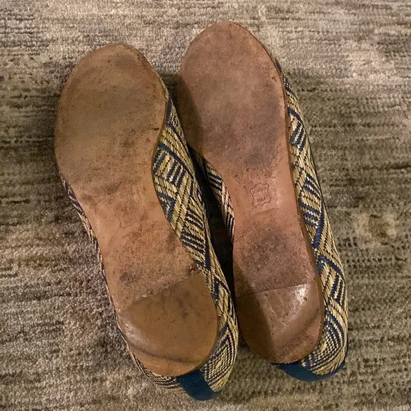 Stuart Weitzman ballet flats - size 6 - round toe - great condition